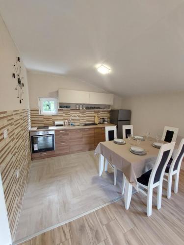 Superb Apartments Virpazar - Location saisonnière - Virpazar