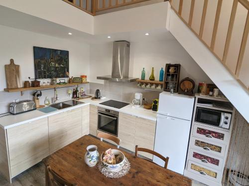 Зручності, Le Rocky Lodge Large cottage with wooden deck and private garden next to Fontainebleau Forest in Ury