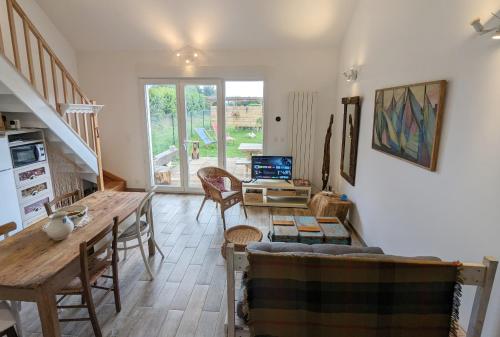Зручності, Le Rocky Lodge Large cottage with wooden deck and private garden next to Fontainebleau Forest in Ury