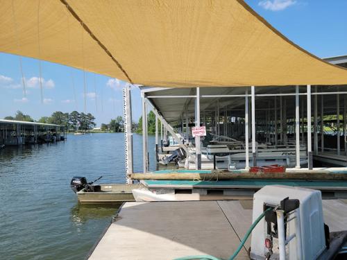 Bay Springs Country Inn & Marina - image 11