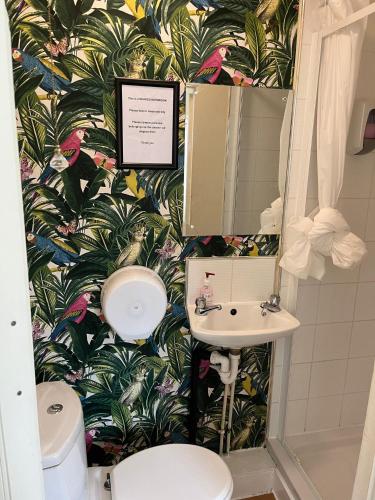 Bathroom, Abbeyfield Guesthouse in Garston