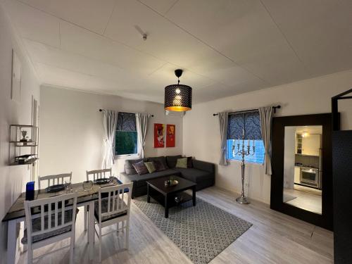 Fresh And Cozy Little House 45km In Täby - Apartment - Stockholm