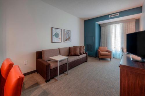 1 Bedroom Larger Suite, 2 Queen, Sofa bed