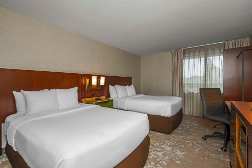 Comfort Inn Cambridge - Highway 401 Room Type - Queen Room with Two Queen Beds - Non-Smoking