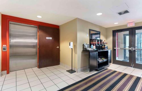 Lobby, Extended Stay America Suites - Livermore - Airway Blvd. in Livermore (CA)