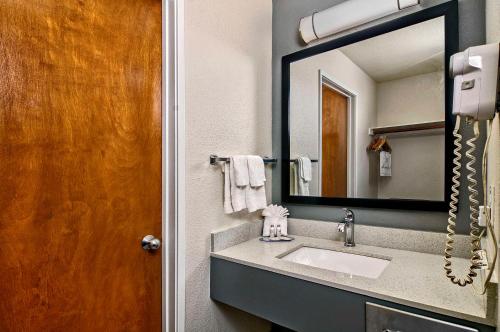 California Inn-Morgan Hill - image 11