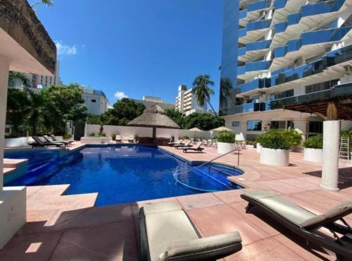 Fresca estancia en zona Dorada con Alberca/Playa!