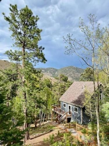 Изглед, Your own Base Camp for your mountain adventures in Green Mountain Falls