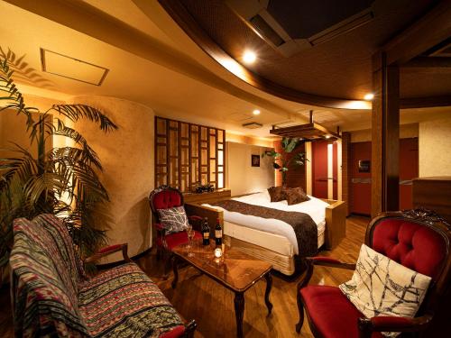 room detail thumbnail 1