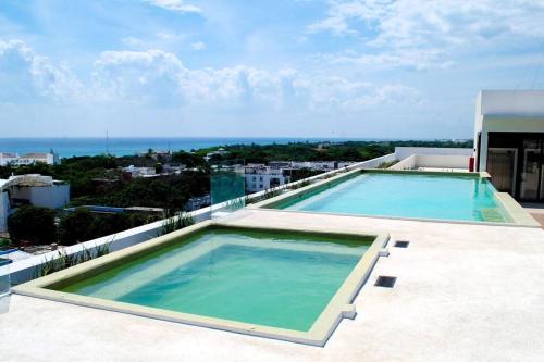 Family Studio with Rooftop Pool!