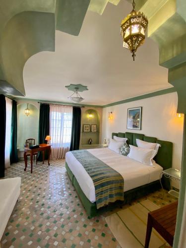 1 king bed, 1 twin bed