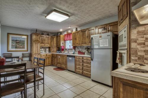 Apple Valley Hideaway - image 12