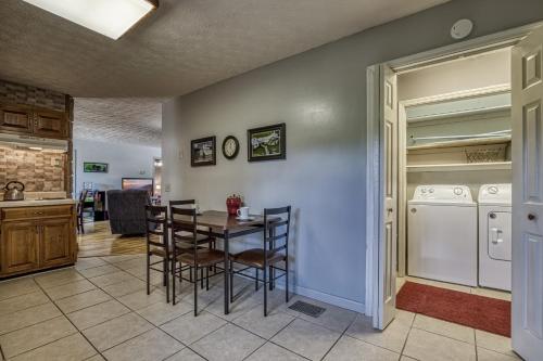 Apple Valley Hideaway - image 10