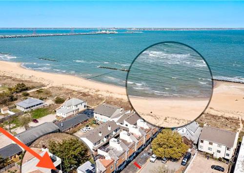 Penthouse on private beach very quit and peaceful near the pier newly remodeled. in Norfolk, USA