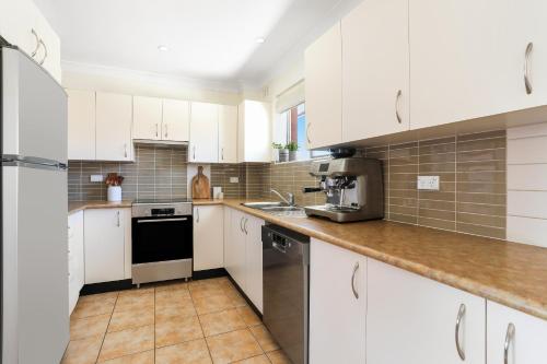 Randwick l 3 Bedroom Apartment + Parking - main image