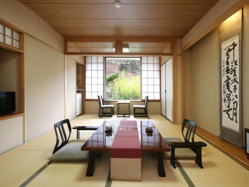 4 futon beds