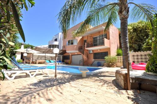 Walking Distance to the Centre - Snooker Table - Private pool - 5 bedrooms