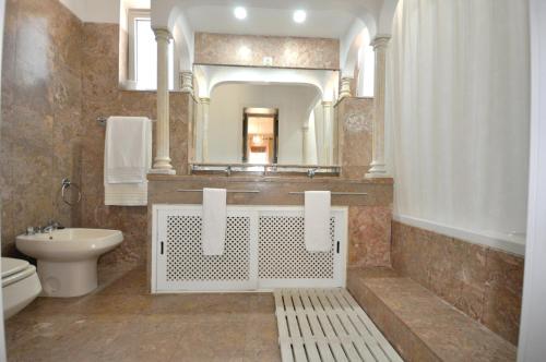 Walking Distance to the Centre - Snooker Table - Private pool - 5 bedrooms - image 7