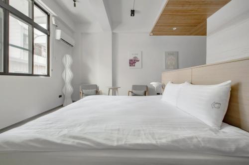Superior Double Room with Bath image 10