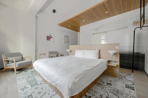 Superior Double Room with Bath room in Long Stay Here
