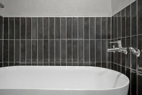 Superior Double Room with Bath image 7