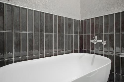 Superior Double Room with Bath image 4