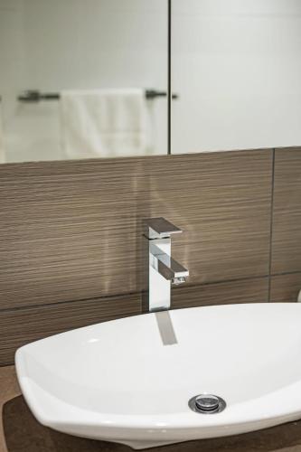 Modern Urban Retreat 1BR Apt near Chatswood - image 3