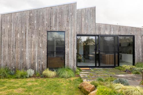 Фасада на хотела, Botanica House - Your Kyneton Oasis in Кайнтън