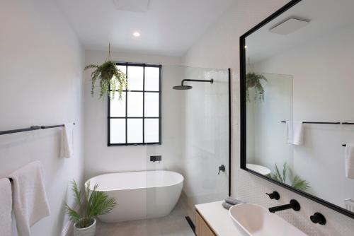 Душ, Botanica House - Your Kyneton Oasis in Кайнтън