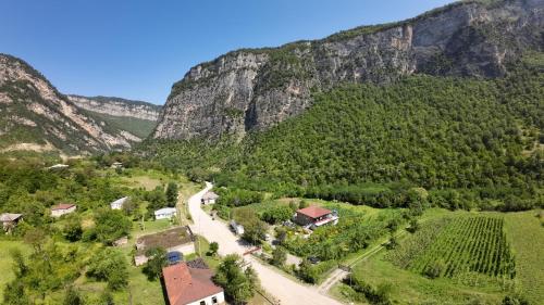 Vista exterior, Guest House Oasis - Tvishi in Lailashi