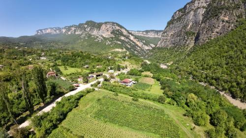 Vista exterior, Guest House Oasis - Tvishi in Lailashi