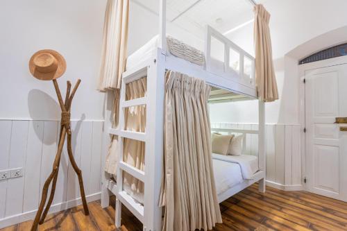 We Escape Room Type - Bed in 4-Bed Mixed Dormitory Room