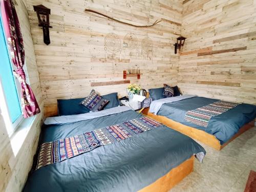 Quadruple Room with Private Bathroom image 10