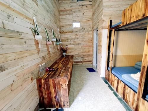 4 twin beds