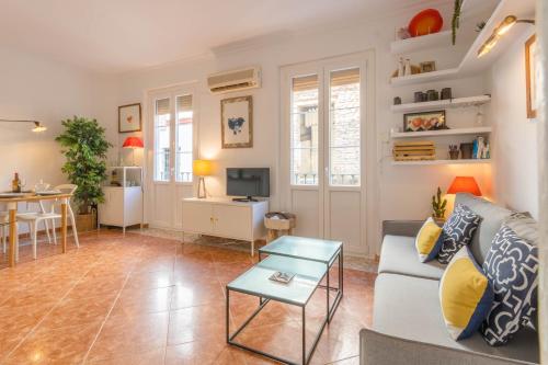 One-Bedroom Apartment image 4