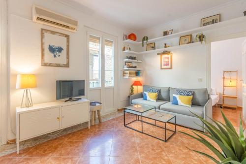 One-Bedroom Apartment image 3
