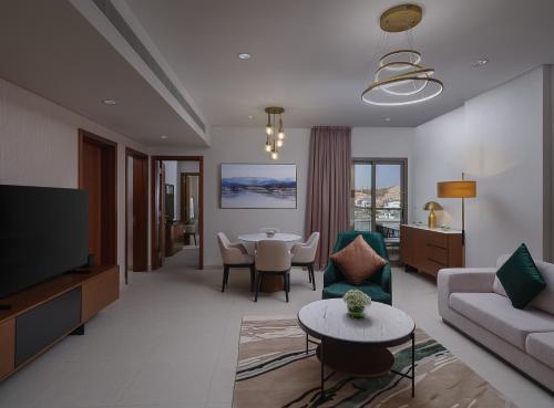 DoubleTree by Hilton Muscat Qurum – khách sạn tại Al Wutayyah