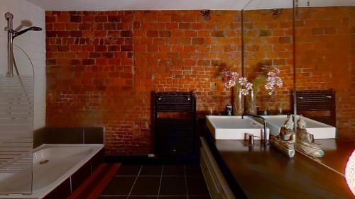 Masumi Spa Suite - Private Infrared Sauna and Jacuzzi - Antwerp Centre, Antwerpia (zdjęcie 9)