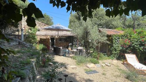 Jolie annexe du mas dans le cœur de la garrigue nîmoise