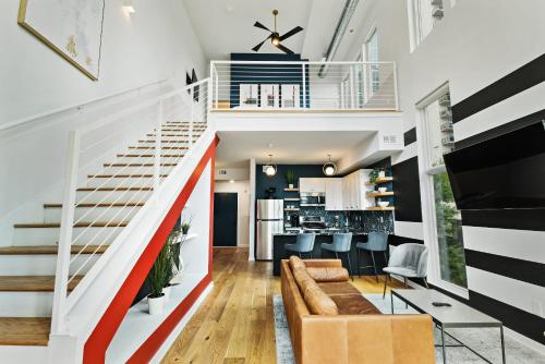 Iridescence Center Midtown Piedmont Park King Bed Loft in Atlanta, USA