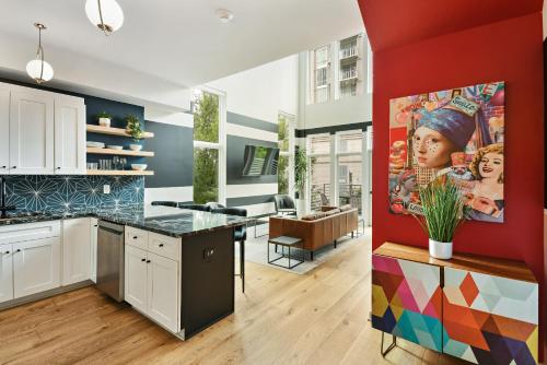 Iridescence Center Midtown Piedmont Park King Bed Loft in Atlanta, USA