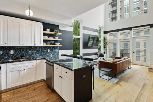 Iridescence Center Midtown Piedmont Park King Bed Loft in Atlanta, USA