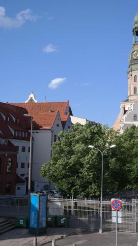 City Inn Riga App 2026 renovated, Town Hall view with parking, Рига (фото 6)
