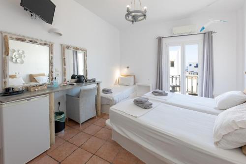 Madaky Hotel - main image