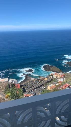 Cliffhanger spectacular view over North Coast - Tap to explore photos