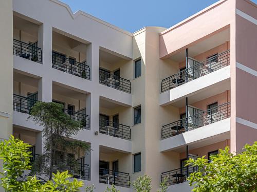 Avra City Hotel - image 10