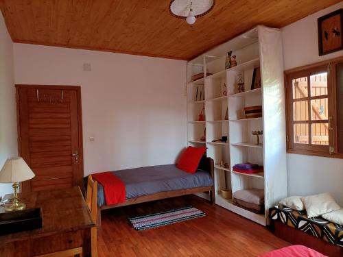 Twin Room with Garden View image 7