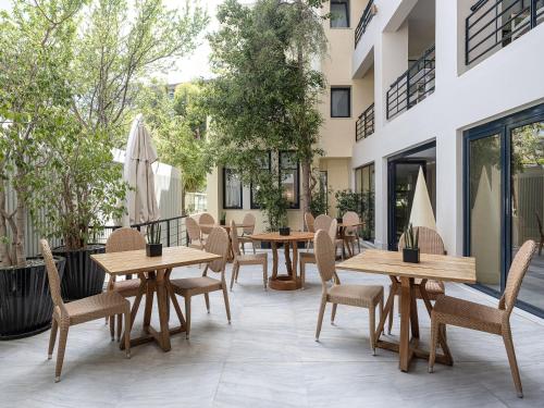 Avra City Hotel - image 12