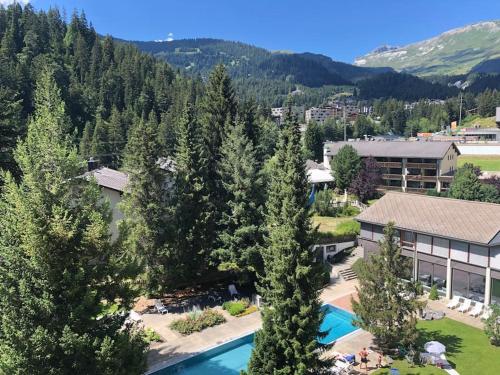 Laax with indoor and outside pool, sauna, 200 Meter to Ski lift , Fitnessroom, Tennis Place, Joyroom, Parkstadion Reserve, Laax (fotografie 7)