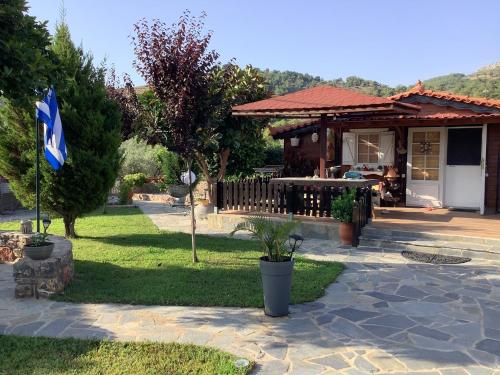 A wooden house in kardamyla